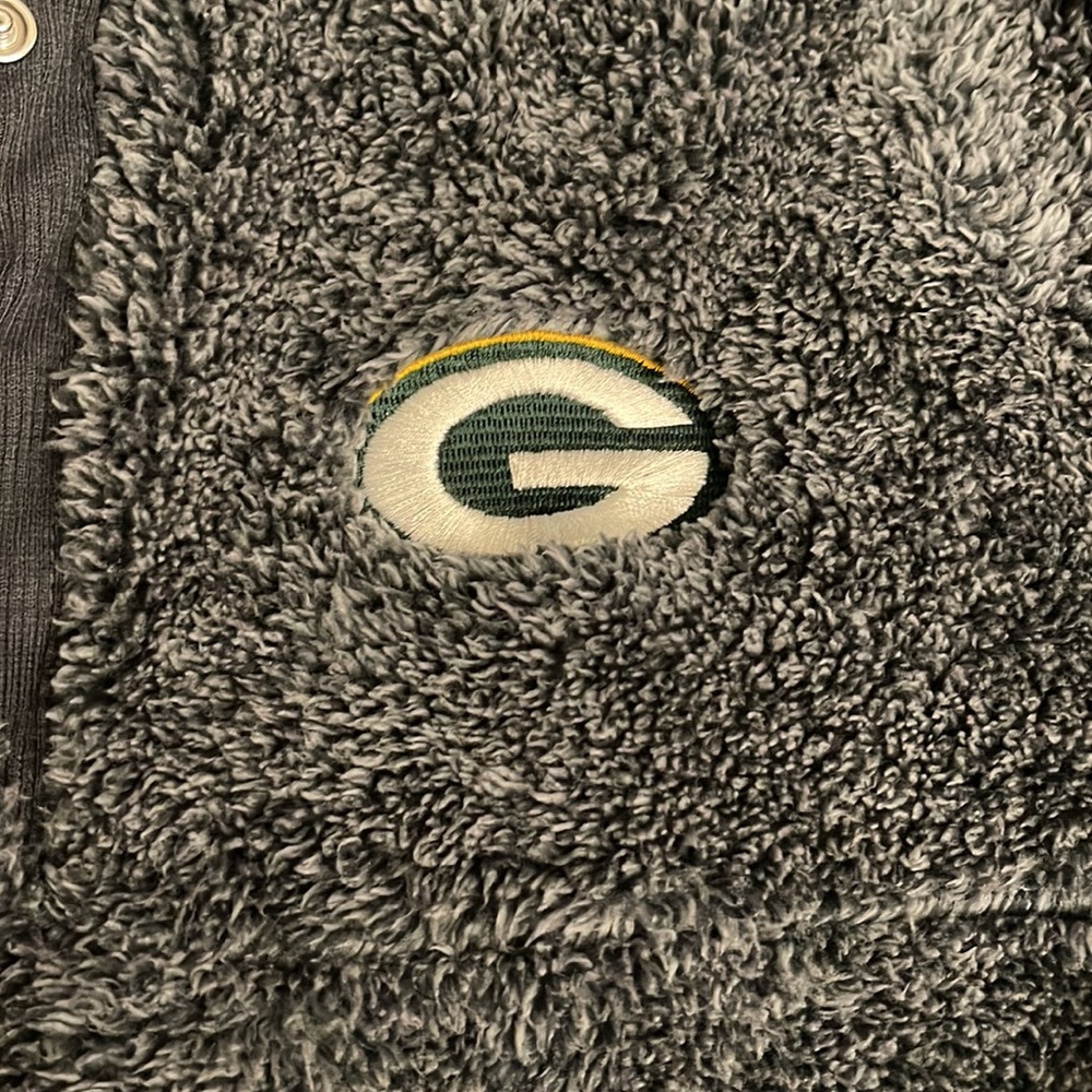 Packer Gear - Picture 2 of 4